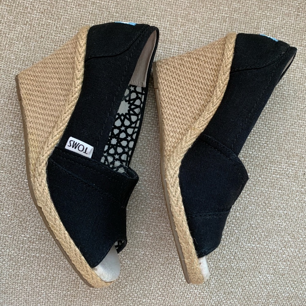 TOMS Wedge open toed shoes
